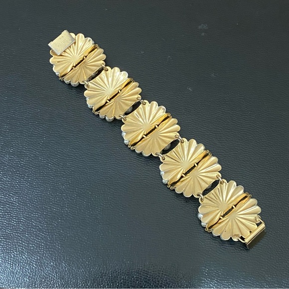 Vintage NAPIER Gold-tone Faux Pearl Flower Link Bracelet 40.2g - Picture 5 of 13